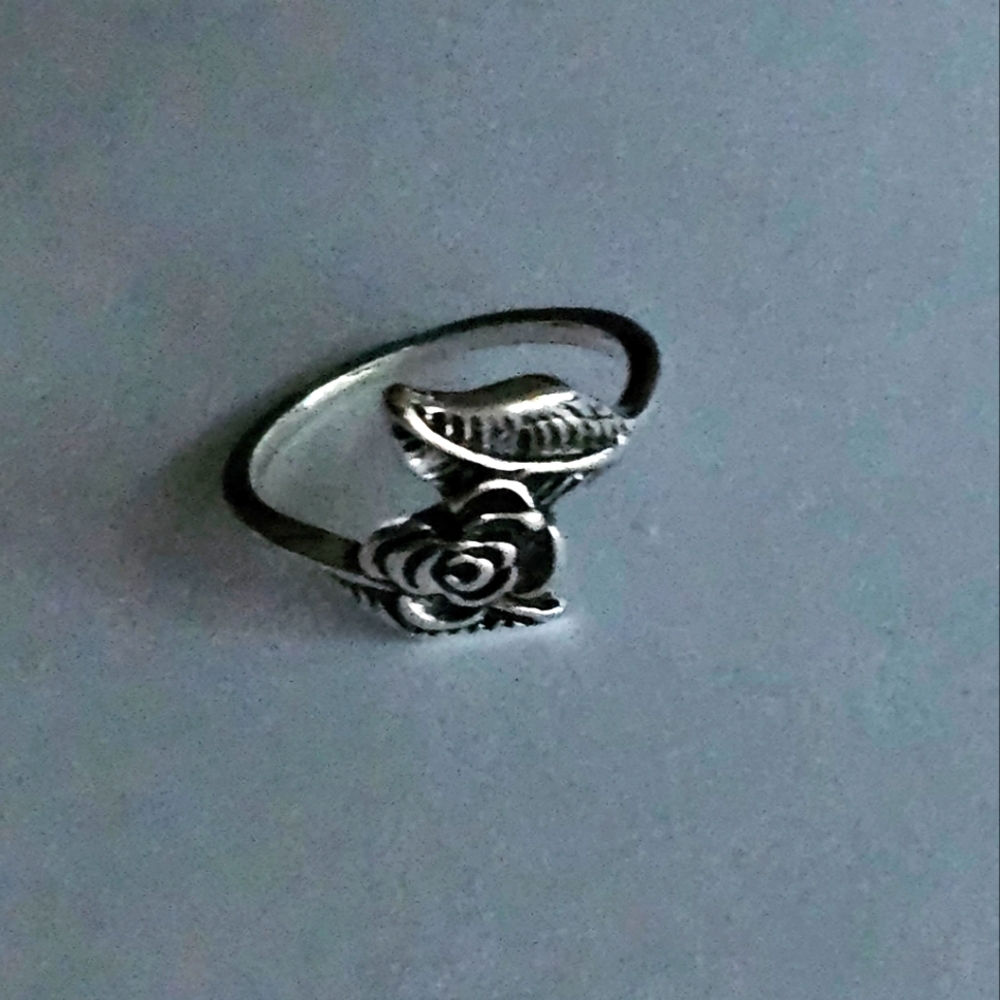 LADIES NEW SIZE 7 SILVER FEATHER FLOWER FASHION WRAP RING